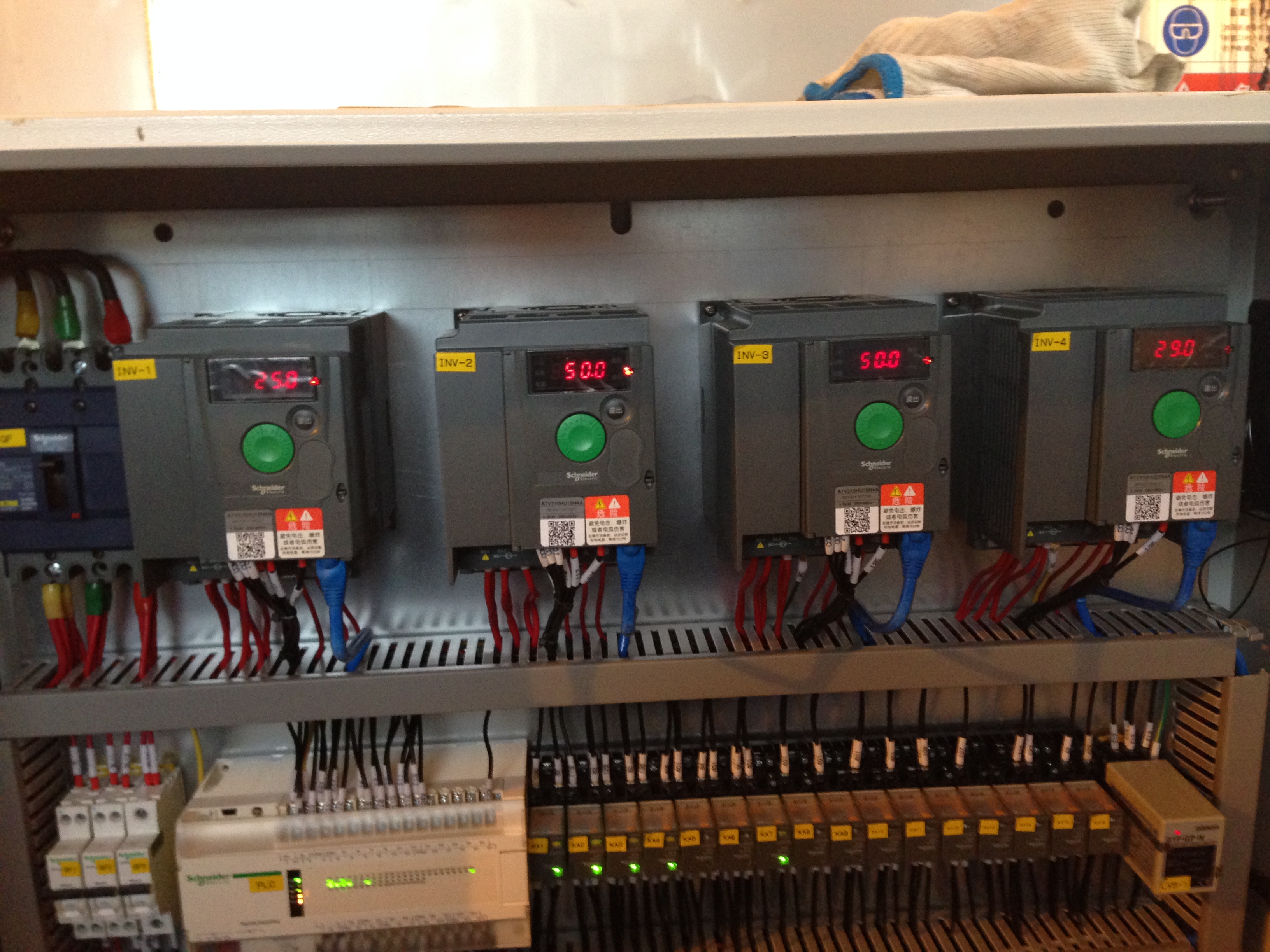 电控柜3